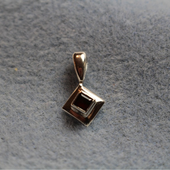Garnet and silver pendant - Picture 3 of 11